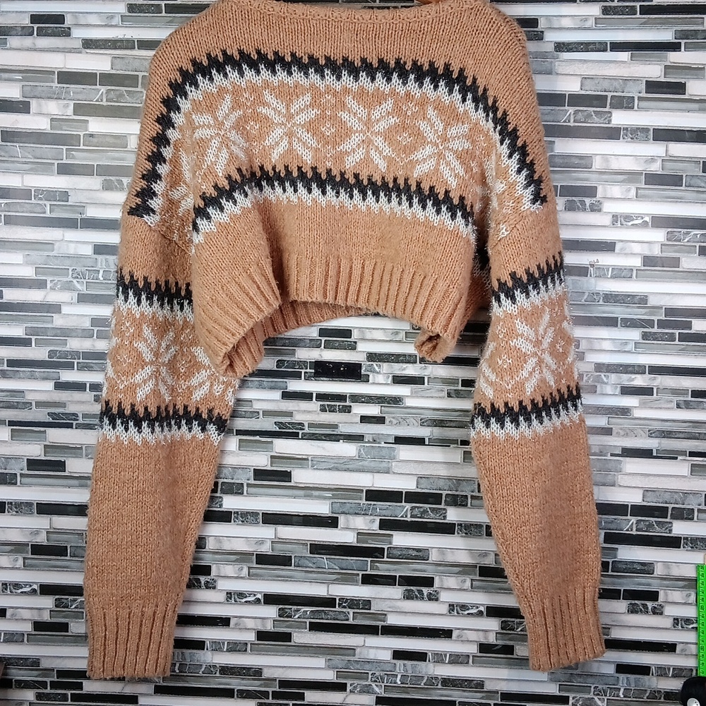 Urban Outfitters M Cropped Tan Snowflake Fuzzy Sweater Pullover - Picture 6 of 10